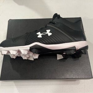 Under Armour Women's Black and White Athletic Cleats